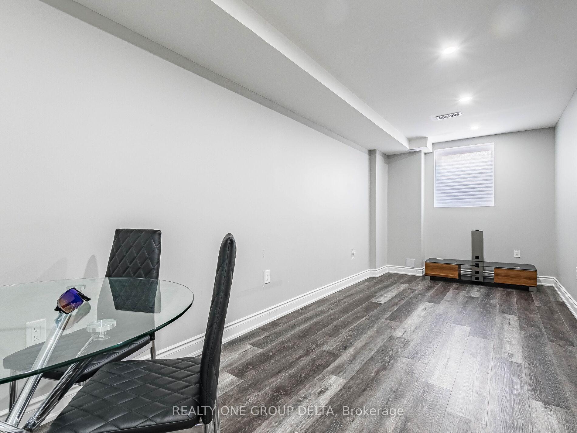 Photo 27 of 6 Quinton (Upper Level) Ridge, Brampton, Bram West — HOMEH