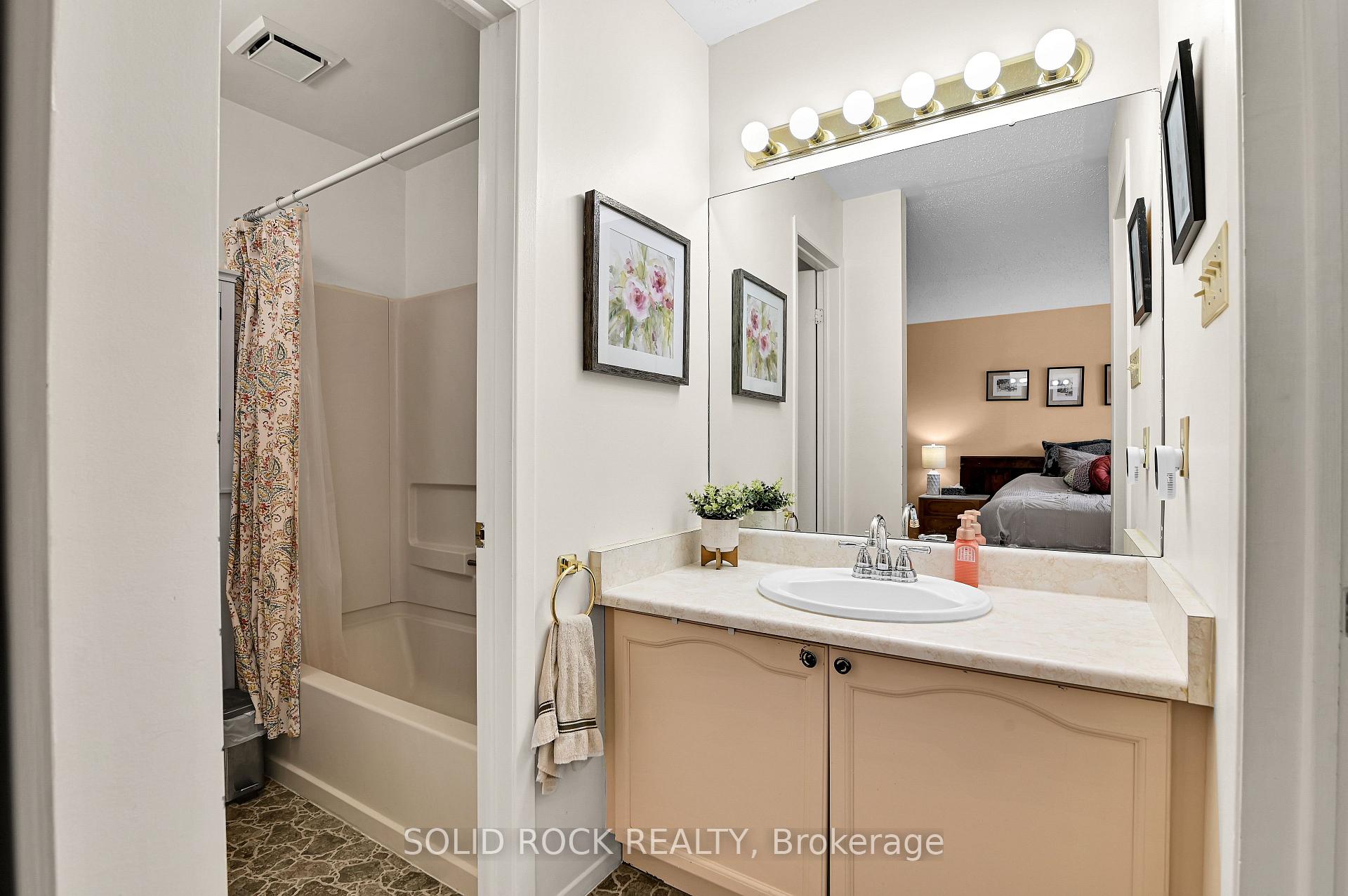Photo 20 of 74 Pickwick Drive, Ottawa, Barrhaven - Cedargrove/Fraserdale — HOMEH