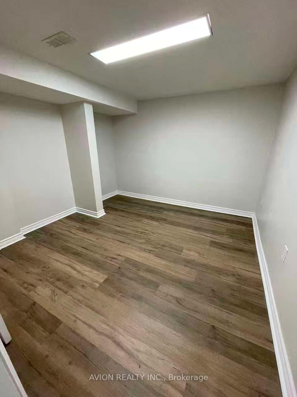 Photo 3 of 172 Highglen Avenue, Markham, Milliken Mills East — HOMEH