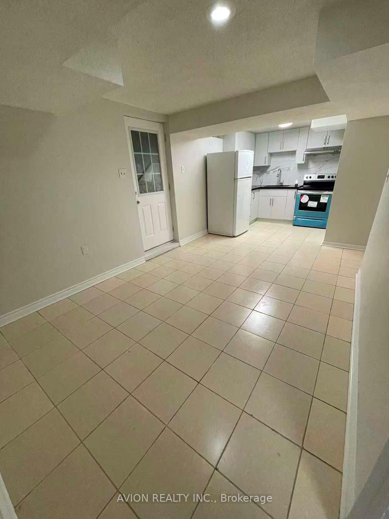 Photo 4 of 172 Highglen Avenue, Markham, Milliken Mills East — HOMEH