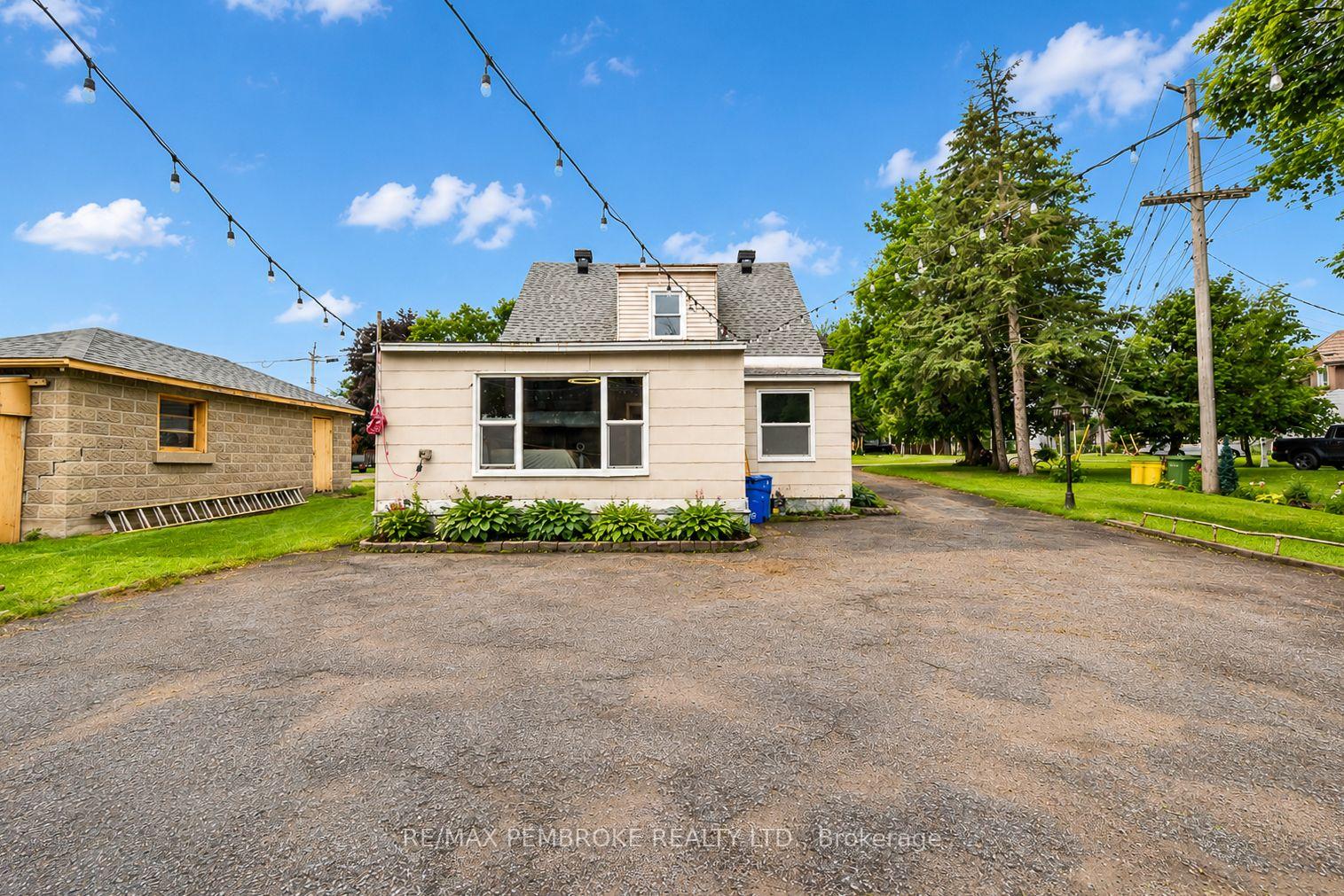 Photo 3 of 739 Front Street, Pembroke, Pembroke — HOMEH