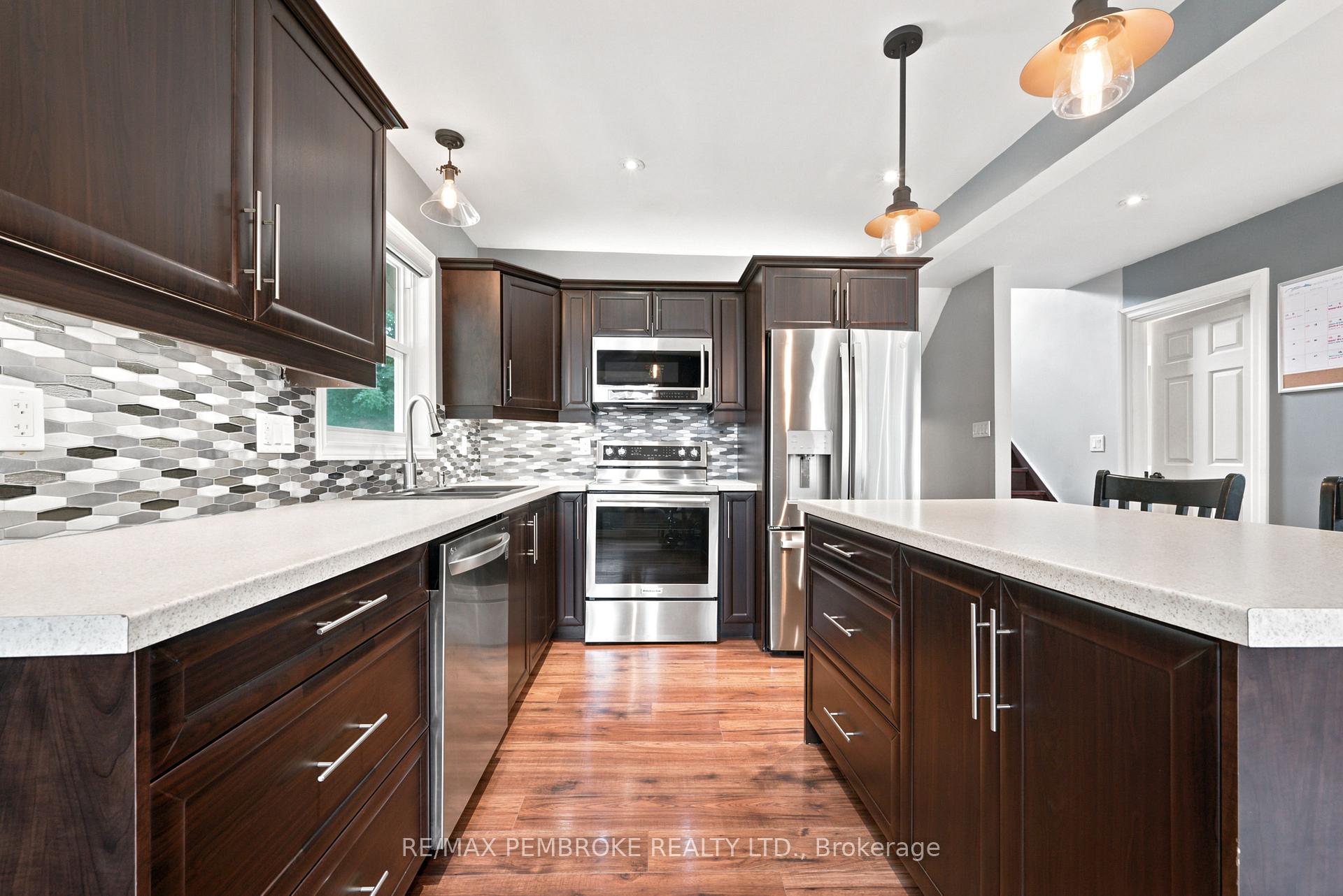 Photo 6 of 739 Front Street, Pembroke, Pembroke — HOMEH