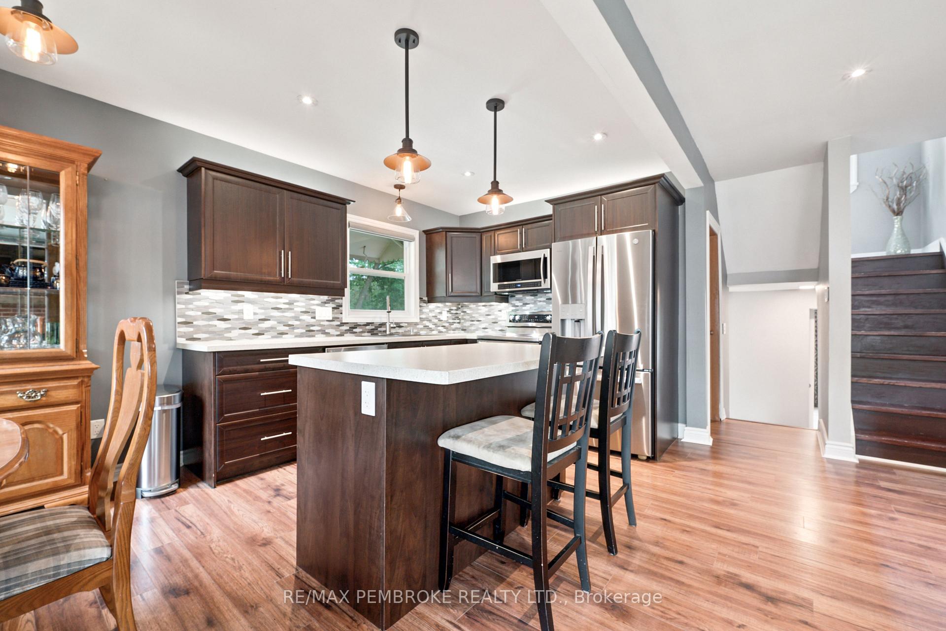 Photo 7 of 739 Front Street, Pembroke, Pembroke — HOMEH