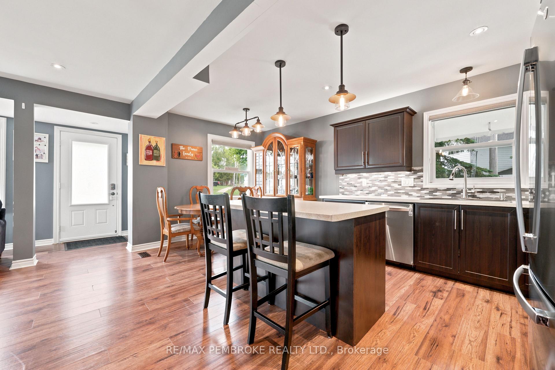 Photo 8 of 739 Front Street, Pembroke, Pembroke — HOMEH