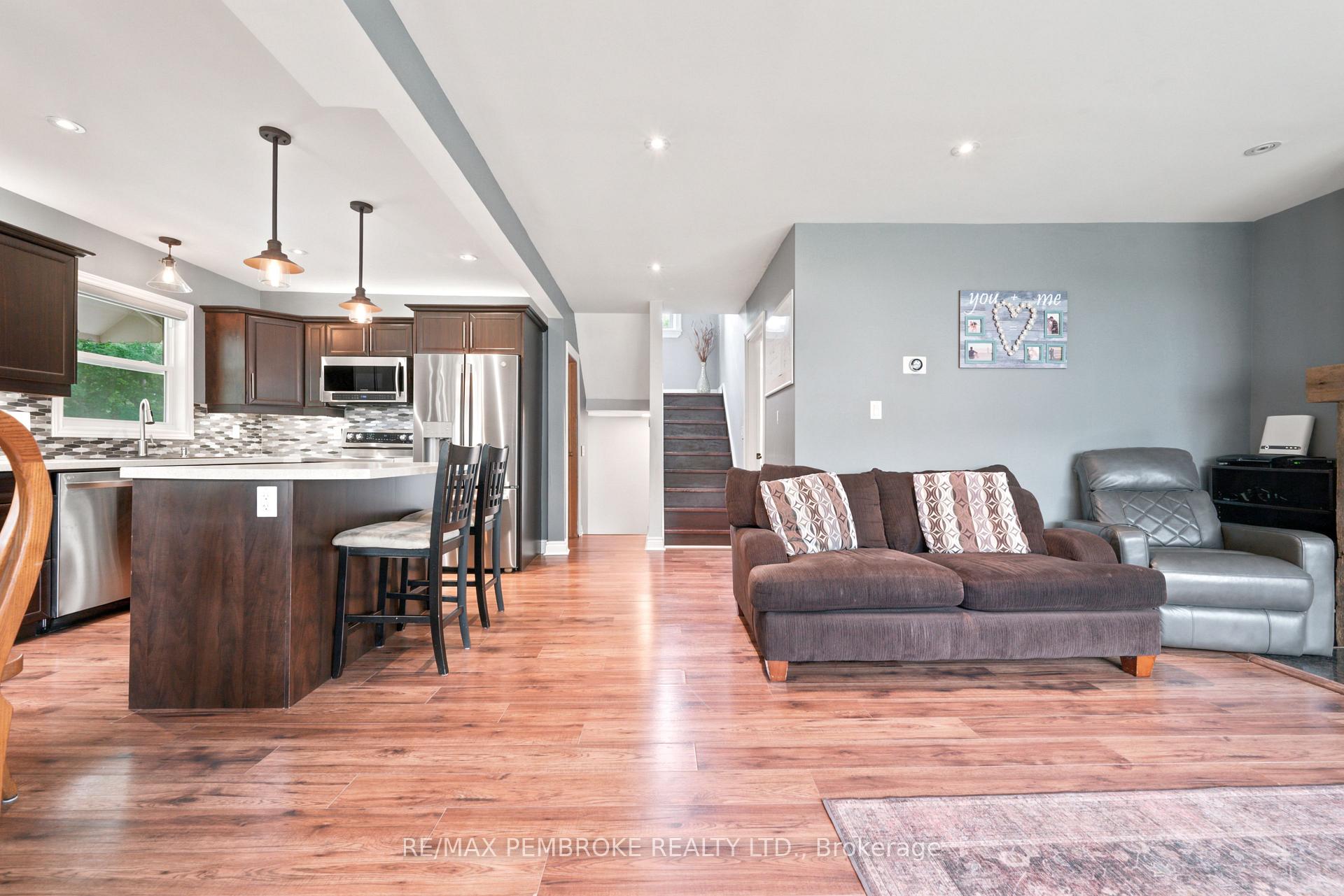 Photo 10 of 739 Front Street, Pembroke, Pembroke — HOMEH