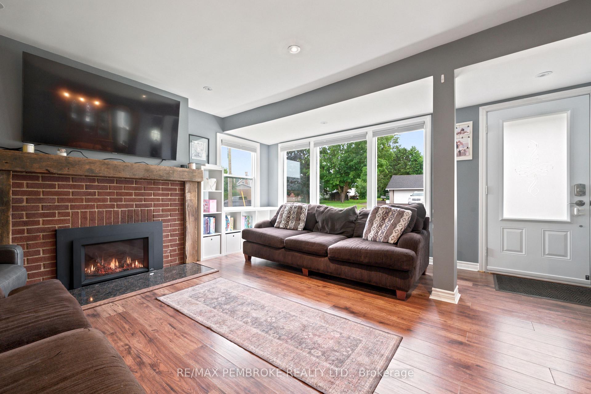 Photo 11 of 739 Front Street, Pembroke, Pembroke — HOMEH