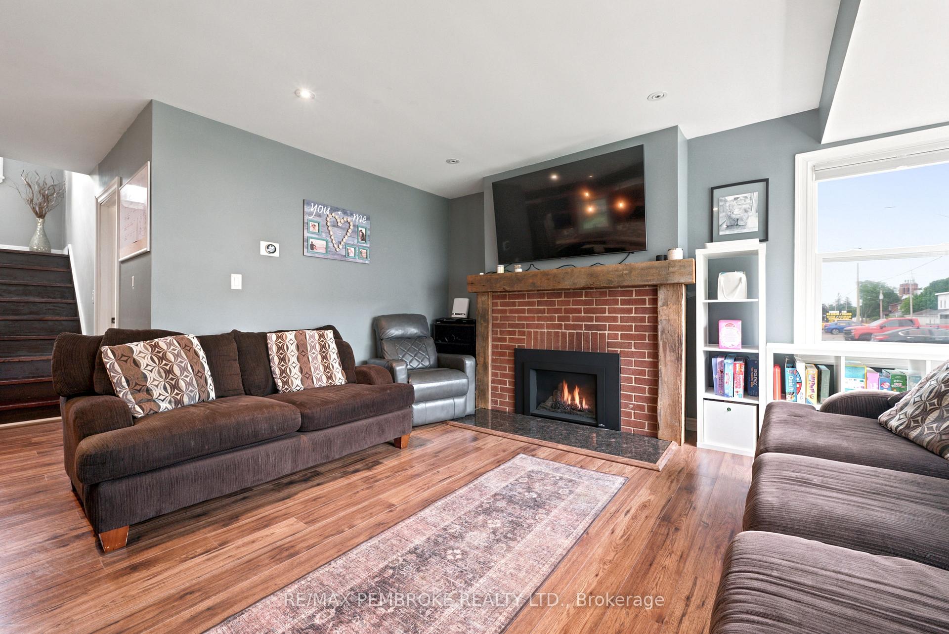 Photo 12 of 739 Front Street, Pembroke, Pembroke — HOMEH