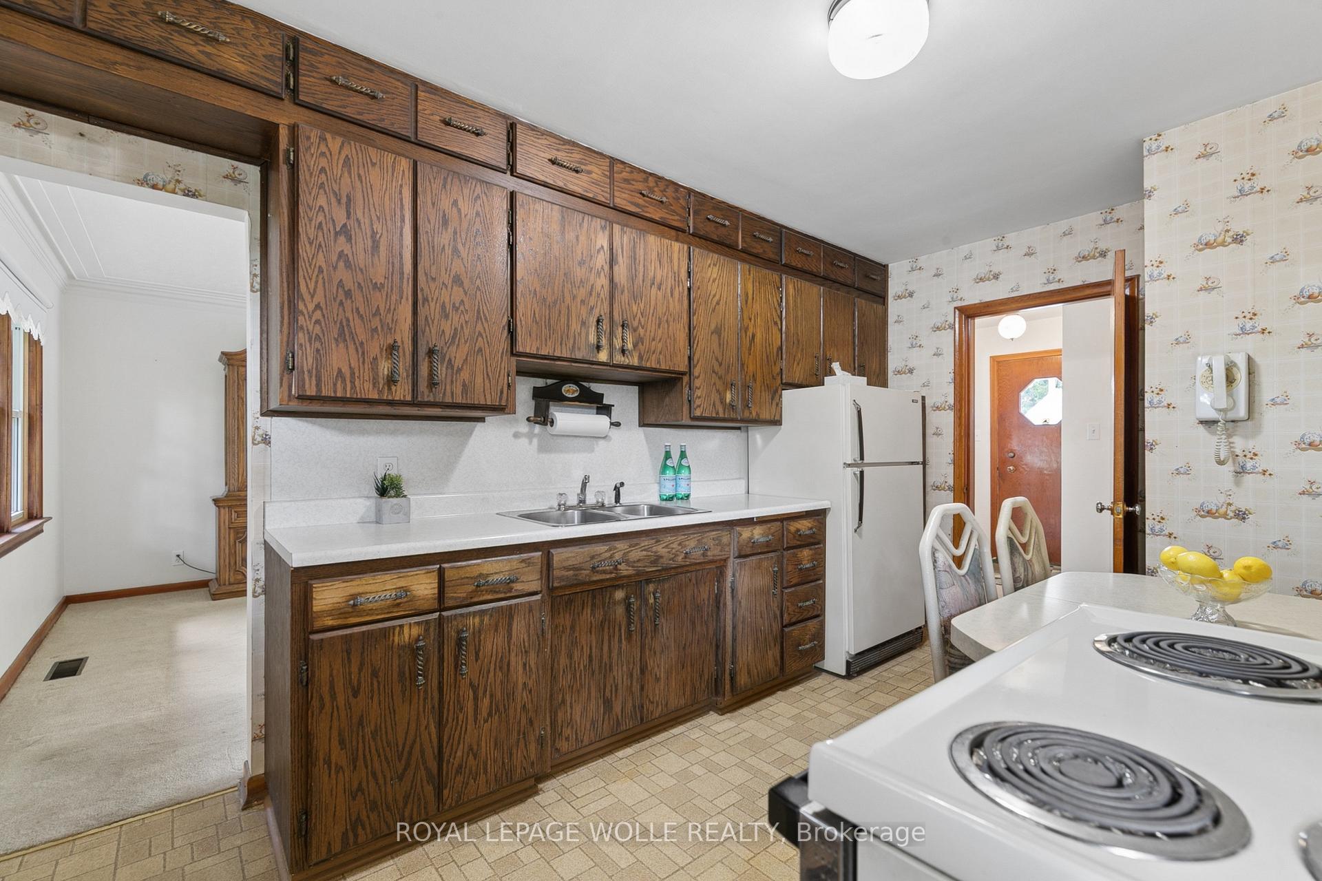Photo 10 of 74 Ross Avenue, Kitchener, Eastwood — HOMEH