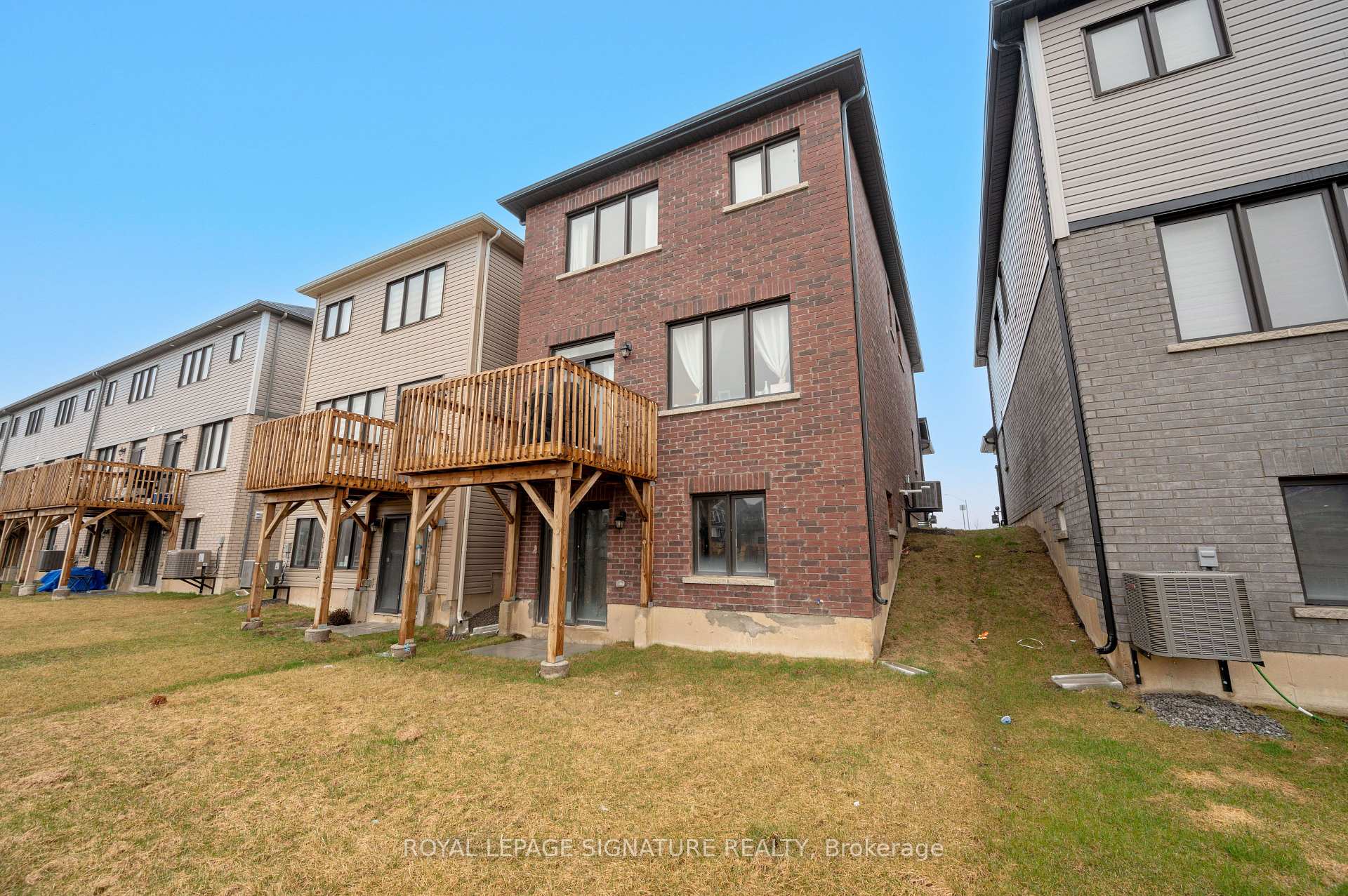 Photo 12 of 61 Vanilla Trail, Thorold, Rolling Meadows — HOMEH