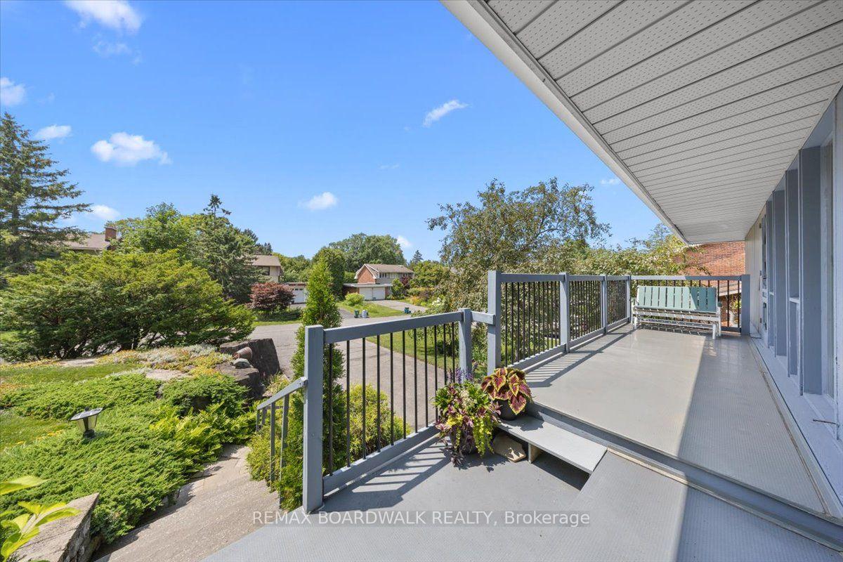 Photo 4 of 15 Selwyn Crescent, Ottawa, Kanata - Beaverbrook — HOMEH