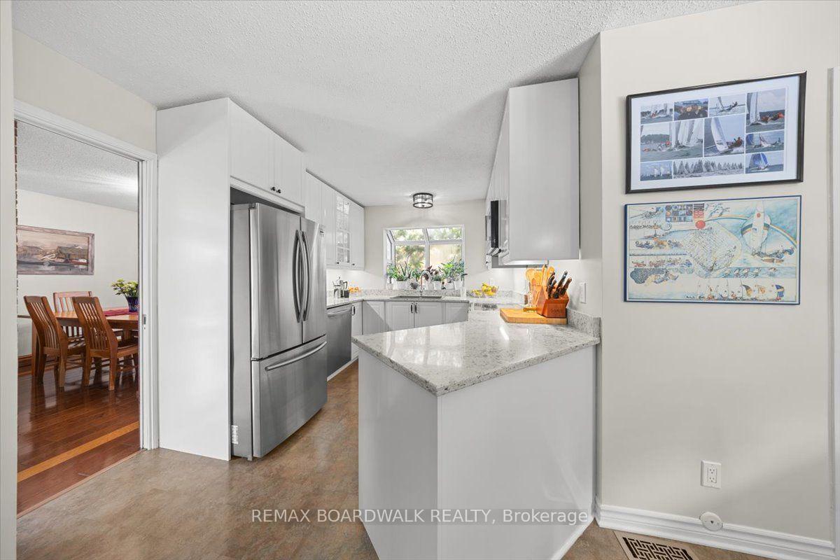 Photo 14 of 15 Selwyn Crescent, Ottawa, Kanata - Beaverbrook — HOMEH