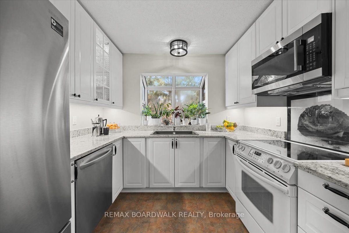 Photo 17 of 15 Selwyn Crescent, Ottawa, Kanata - Beaverbrook — HOMEH