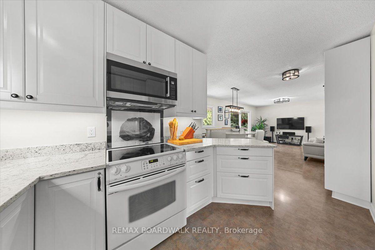Photo 20 of 15 Selwyn Crescent, Ottawa, Kanata - Beaverbrook — HOMEH