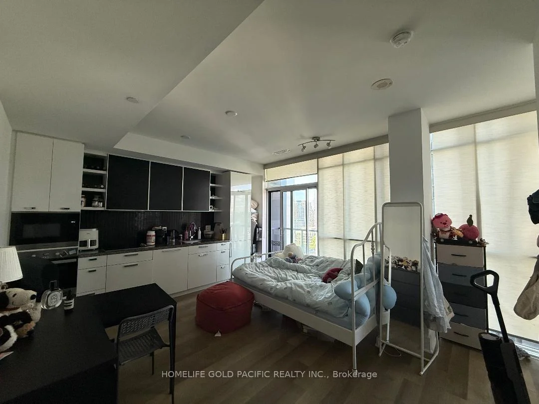 Photo 3 of Unit 1701, 32 Davenport Road, Toronto, The Annex — HOMEH