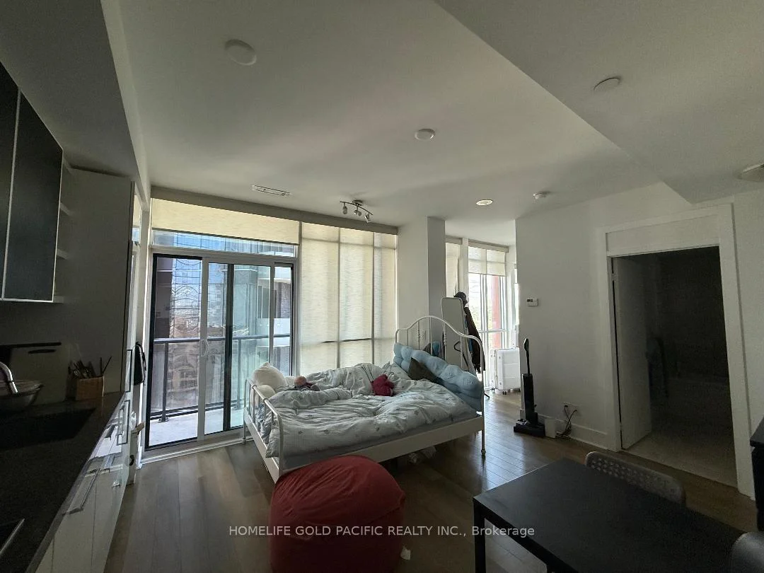 Photo 4 of Unit 1701, 32 Davenport Road, Toronto, The Annex — HOMEH