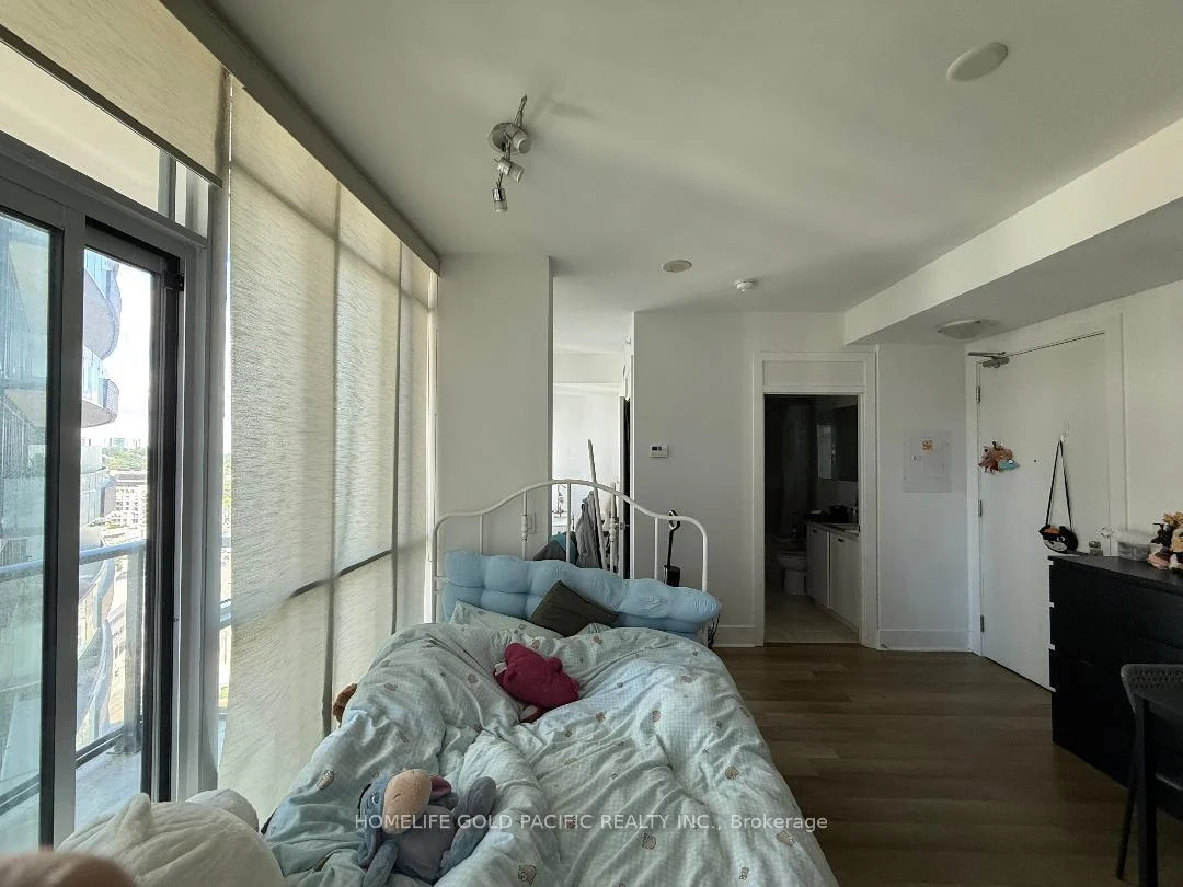 Photo 5 of Unit 1701, 32 Davenport Road, Toronto, The Annex — HOMEH