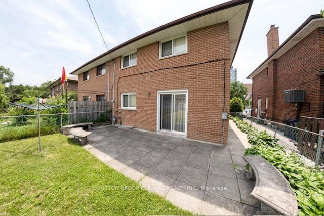 Photo 2 of 8 Richgrove Drive, Etobicoke, Willowridge-Martingrove-Richview — HOMEH