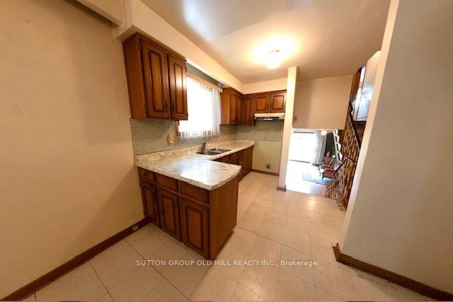 Photo 4 of 8 Richgrove Drive, Etobicoke, Willowridge-Martingrove-Richview — HOMEH