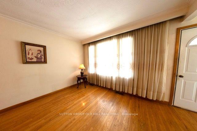 Photo 5 of 8 Richgrove Drive, Etobicoke, Willowridge-Martingrove-Richview — HOMEH