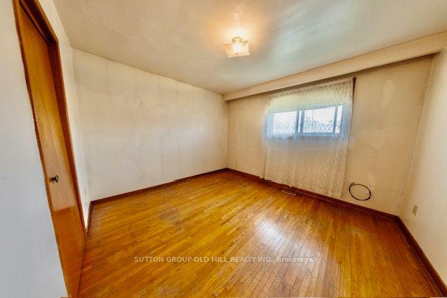 Photo 6 of 8 Richgrove Drive, Etobicoke, Willowridge-Martingrove-Richview — HOMEH