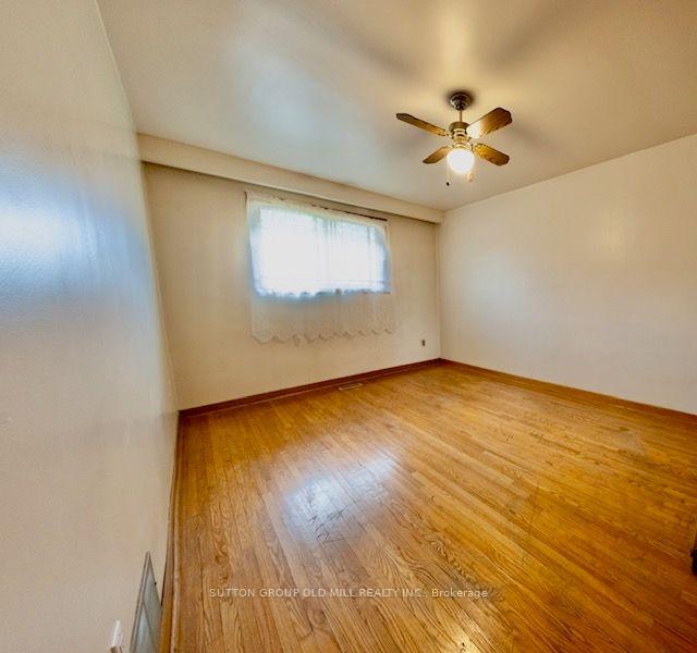 Photo 7 of 8 Richgrove Drive, Etobicoke, Willowridge-Martingrove-Richview — HOMEH