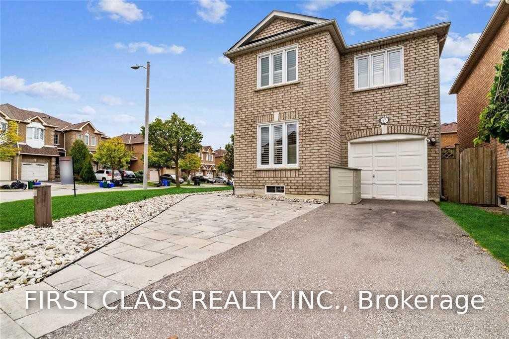 Photo 2 of 67 Denton Circle, Vaughan, Maple — HOMEH