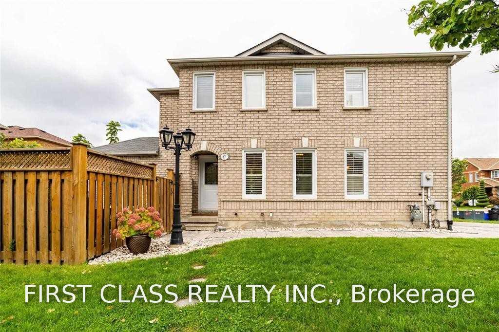 Photo 3 of 67 Denton Circle, Vaughan, Maple — HOMEH