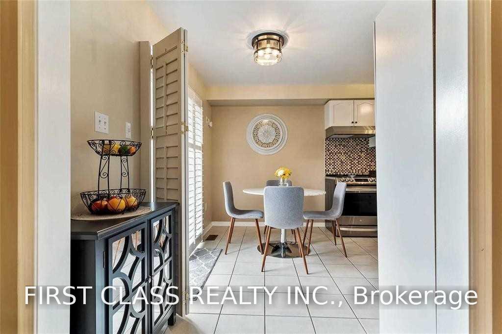 Photo 5 of 67 Denton Circle, Vaughan, Maple — HOMEH