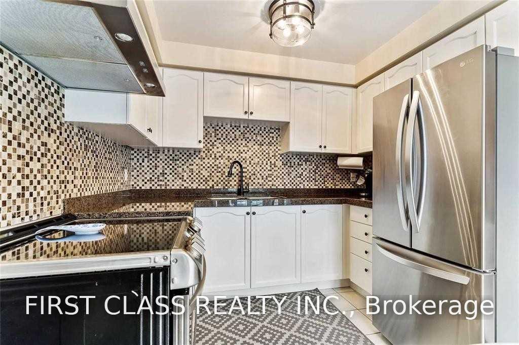 Photo 6 of 67 Denton Circle, Vaughan, Maple — HOMEH