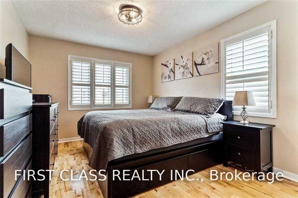Photo 7 of 67 Denton Circle, Vaughan, Maple — HOMEH