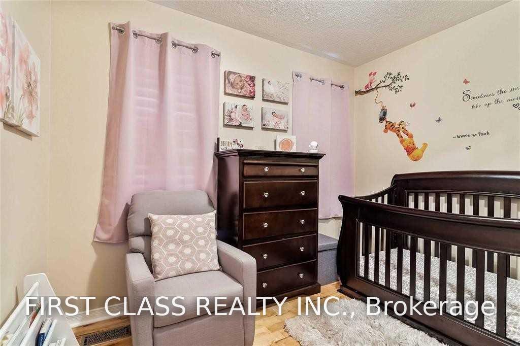 Photo 9 of 67 Denton Circle, Vaughan, Maple — HOMEH