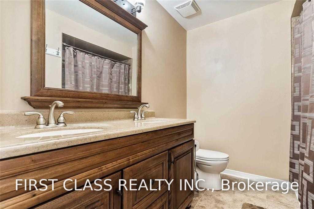 Photo 10 of 67 Denton Circle, Vaughan, Maple — HOMEH