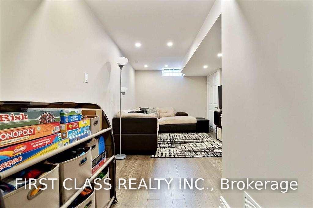 Photo 13 of 67 Denton Circle, Vaughan, Maple — HOMEH