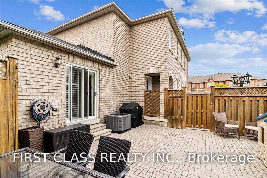 Photo 14 of 67 Denton Circle, Vaughan, Maple — HOMEH