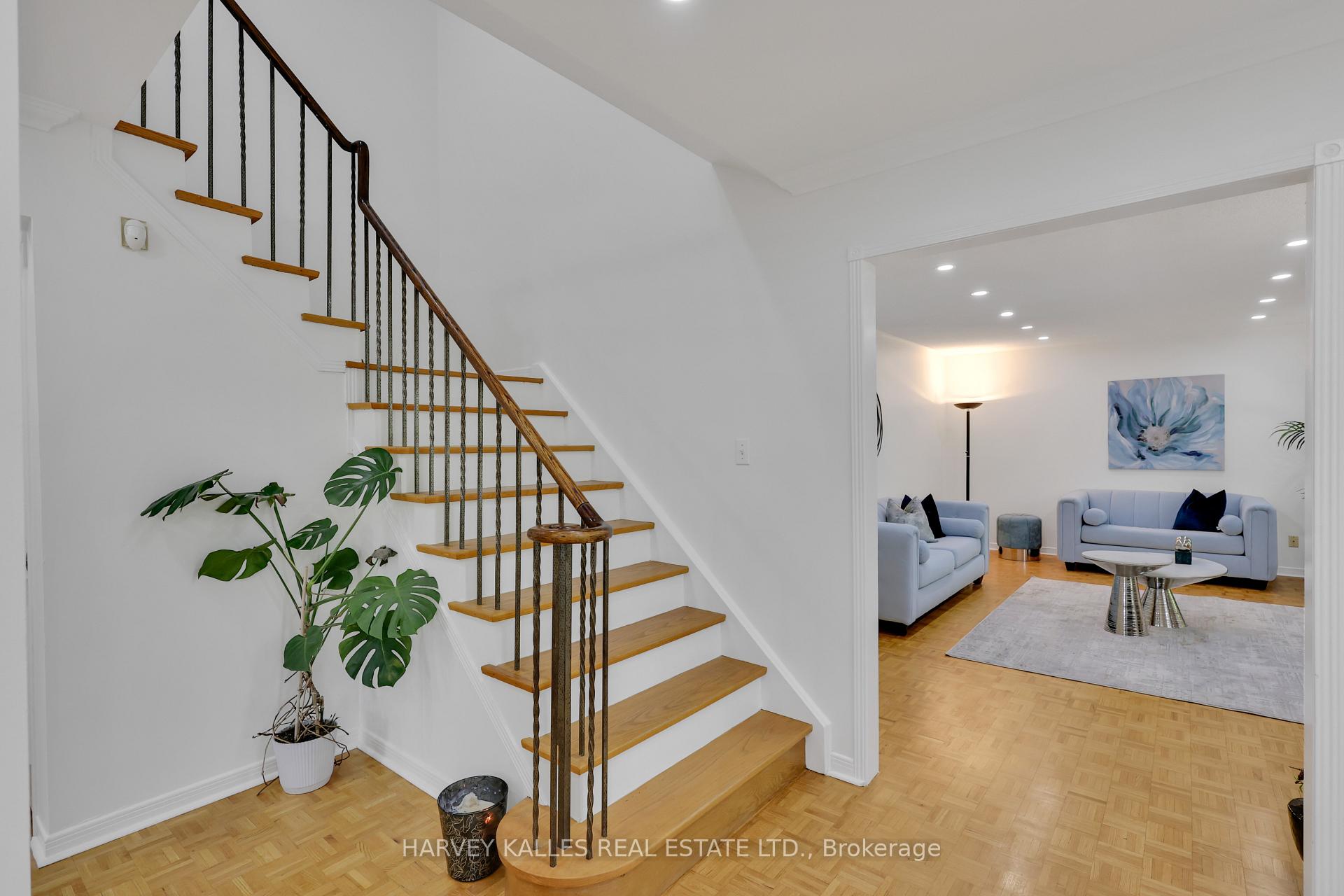 Photo 6 of 62 Aberfeldy Crescent, Markham, German Mills — HOMEH