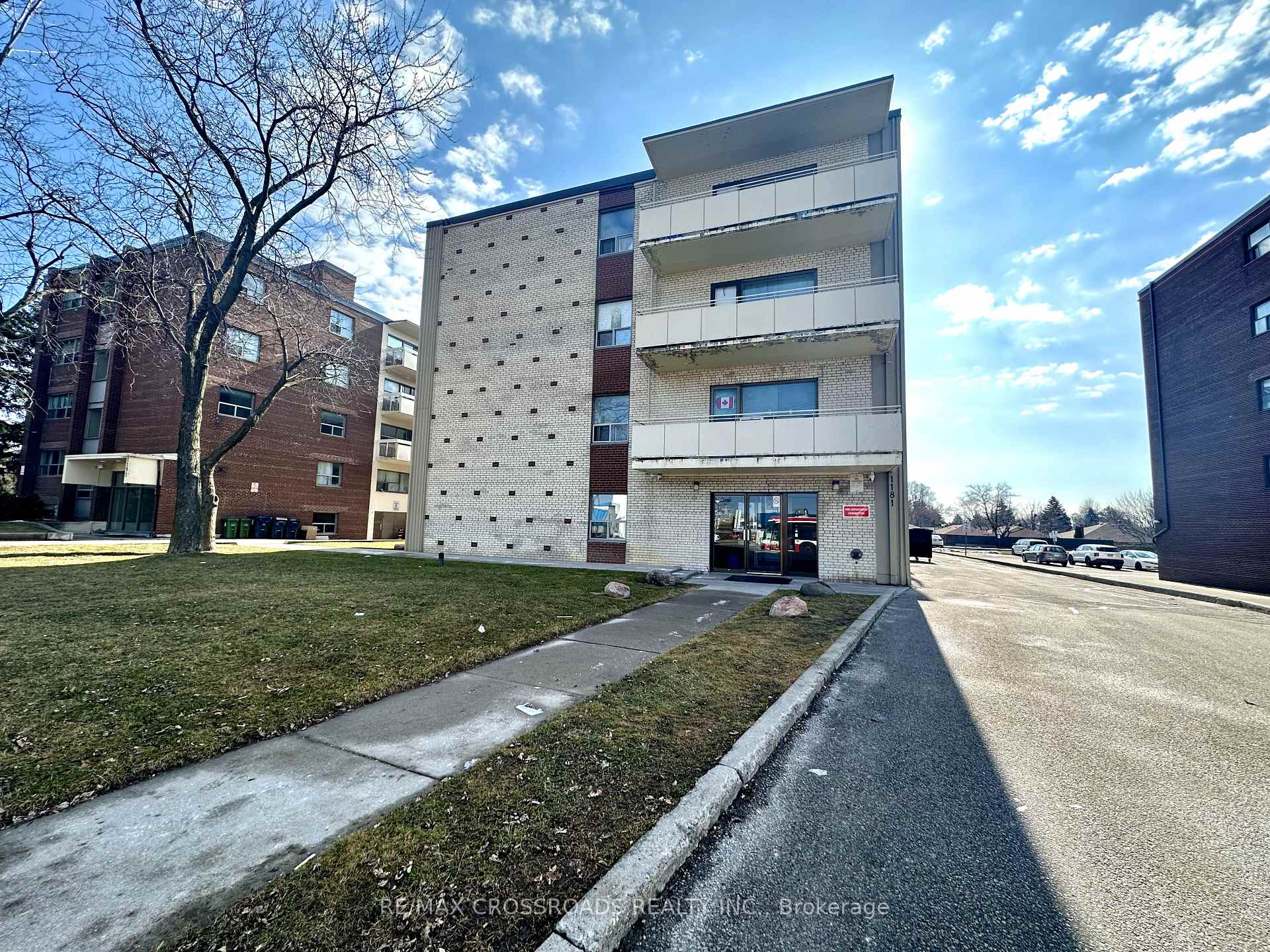 Front of Unit 406, 1181 Ellesmere Road