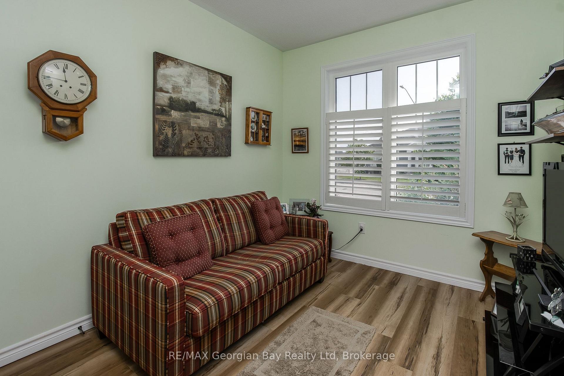 Photo 5 of 4 Chatten Court, Midland — HOMEH