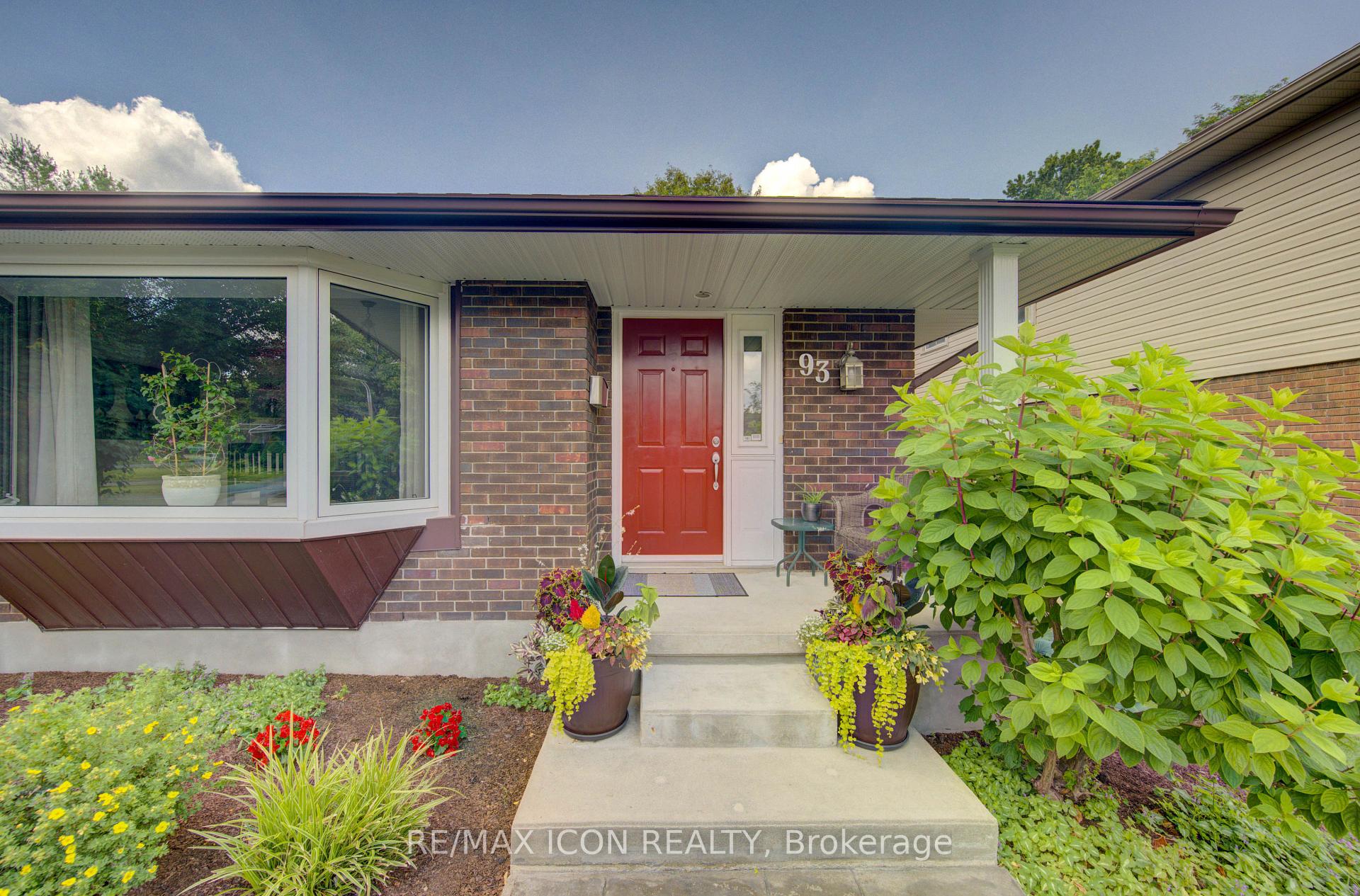 Photo 2 of 93 Briargate Drive, Kitchener, Country Hills West — HOMEH