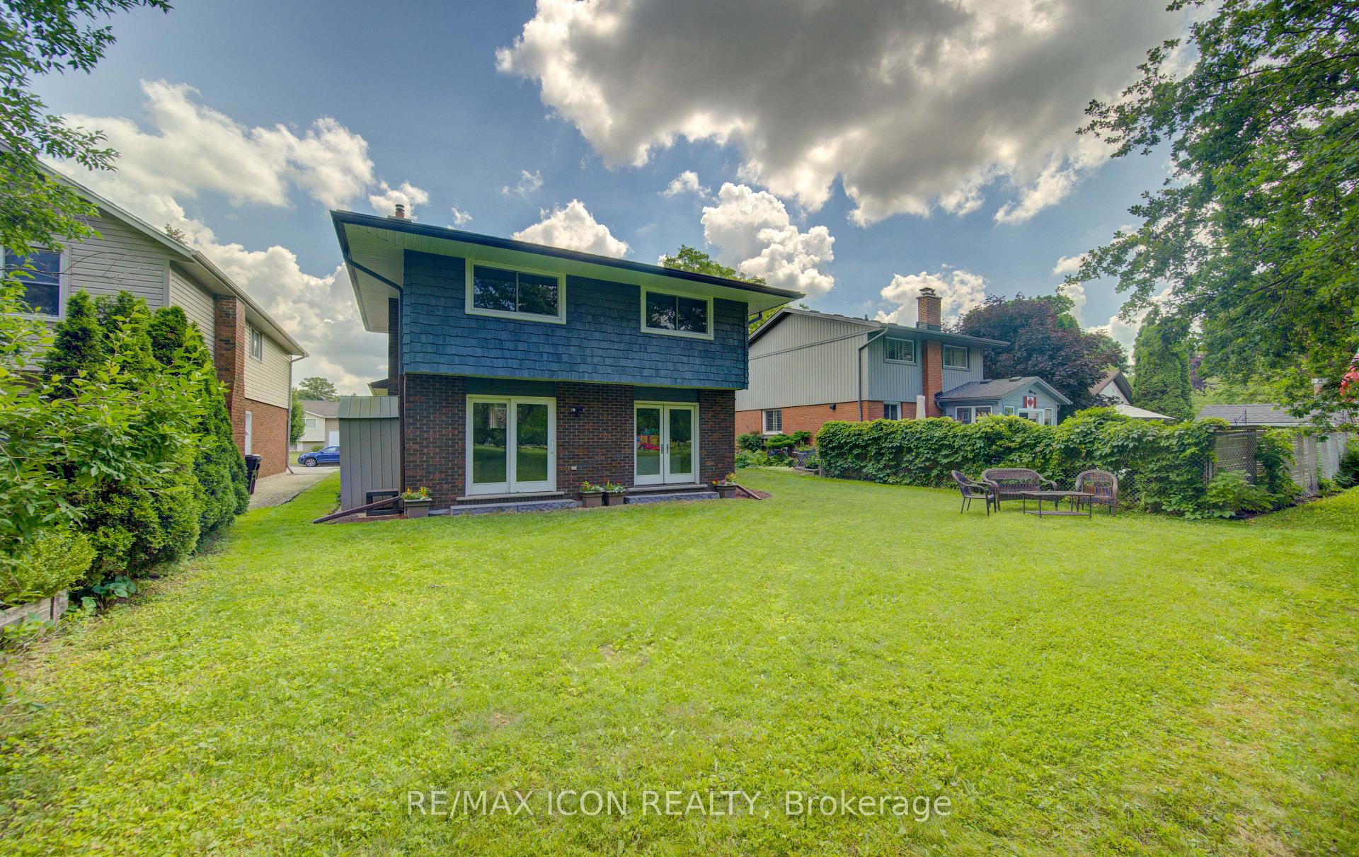 Photo 38 of 93 Briargate Drive, Kitchener, Country Hills West — HOMEH
