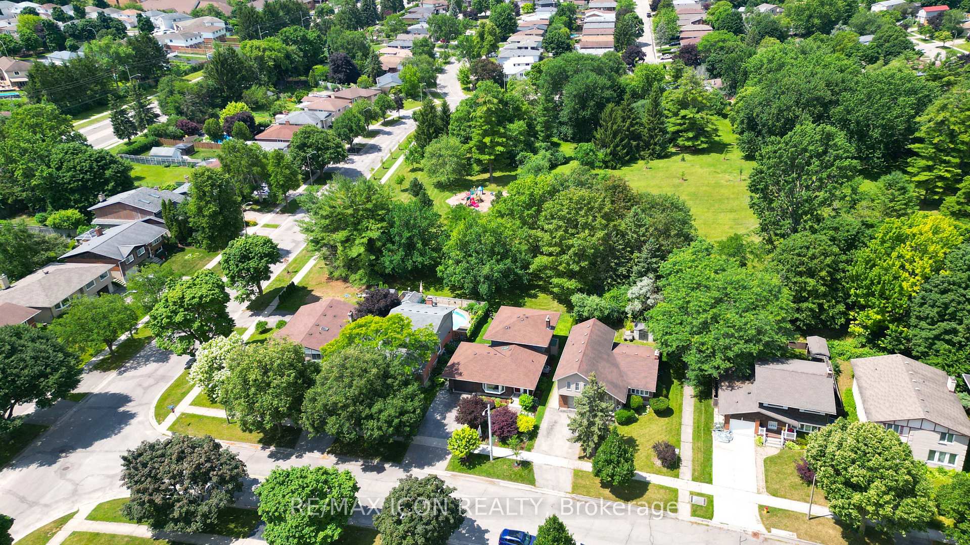 Photo 42 of 93 Briargate Drive, Kitchener, Country Hills West — HOMEH