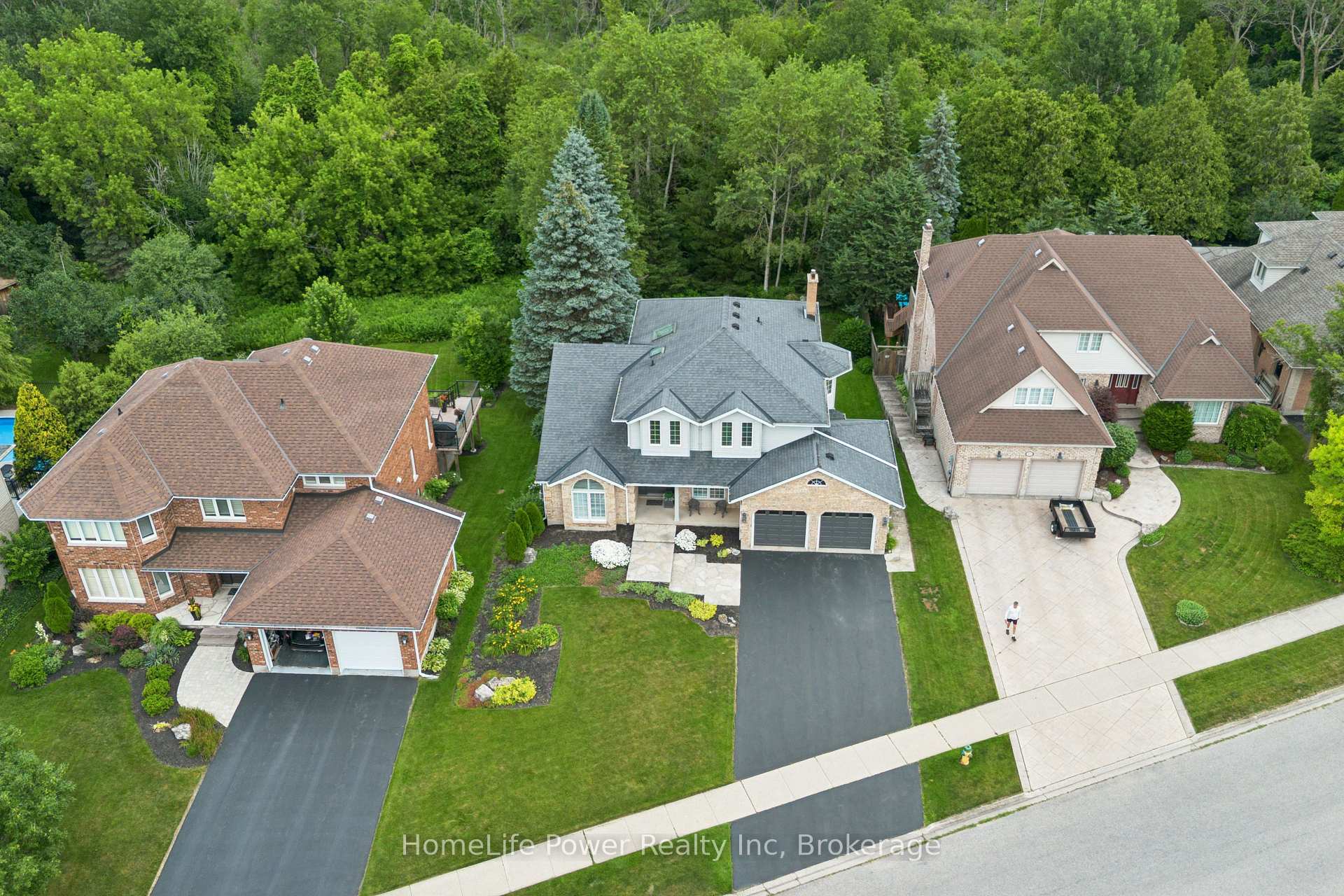 Photo 3 of 8 Robin Road, Guelph, Kortright East — HOMEH