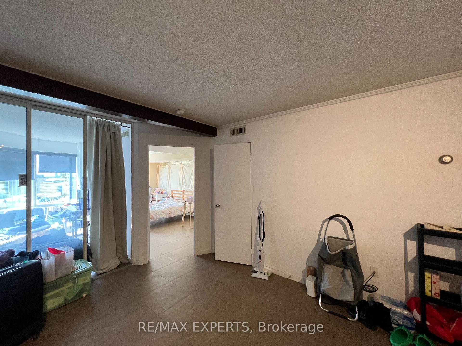 Photo 7 of Unit 2218, 1001 Bay Street, Toronto, Bay Street Corridor — HOMEH