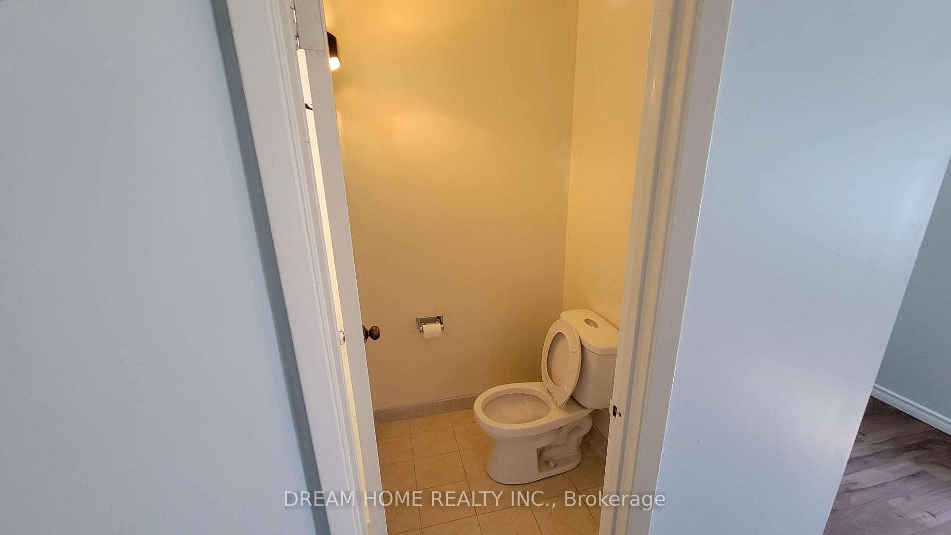 Photo 11 of 2 Renata Royal Way, North York, Hillcrest Village — HOMEH
