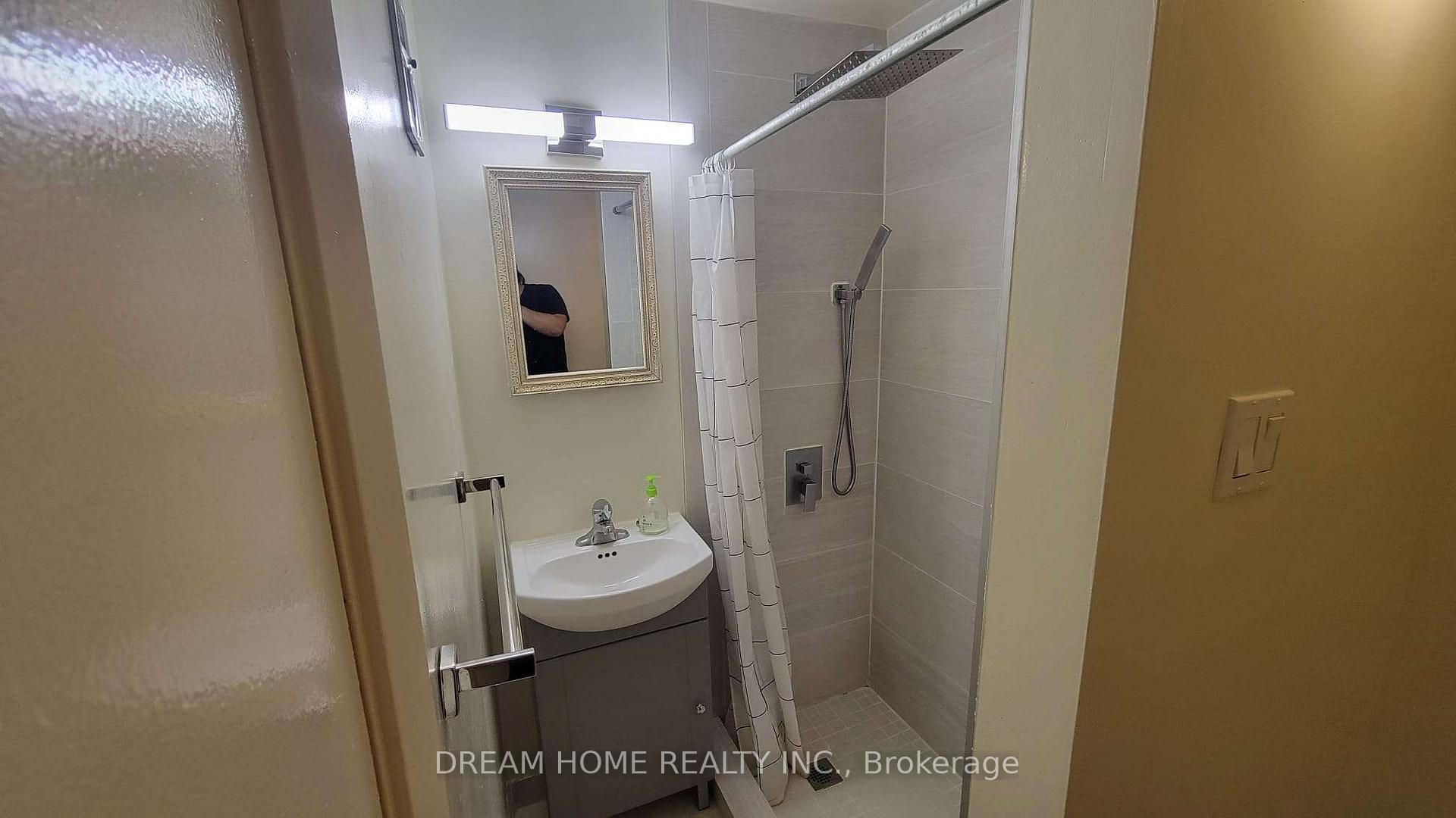 Photo 14 of 2 Renata Royal Way, North York, Hillcrest Village — HOMEH
