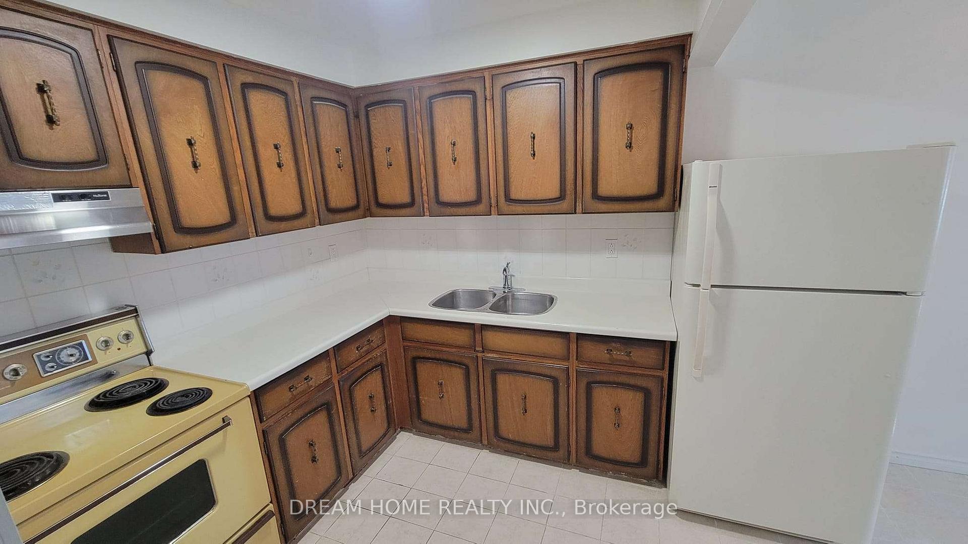 Photo 18 of 2 Renata Royal Way, North York, Hillcrest Village — HOMEH