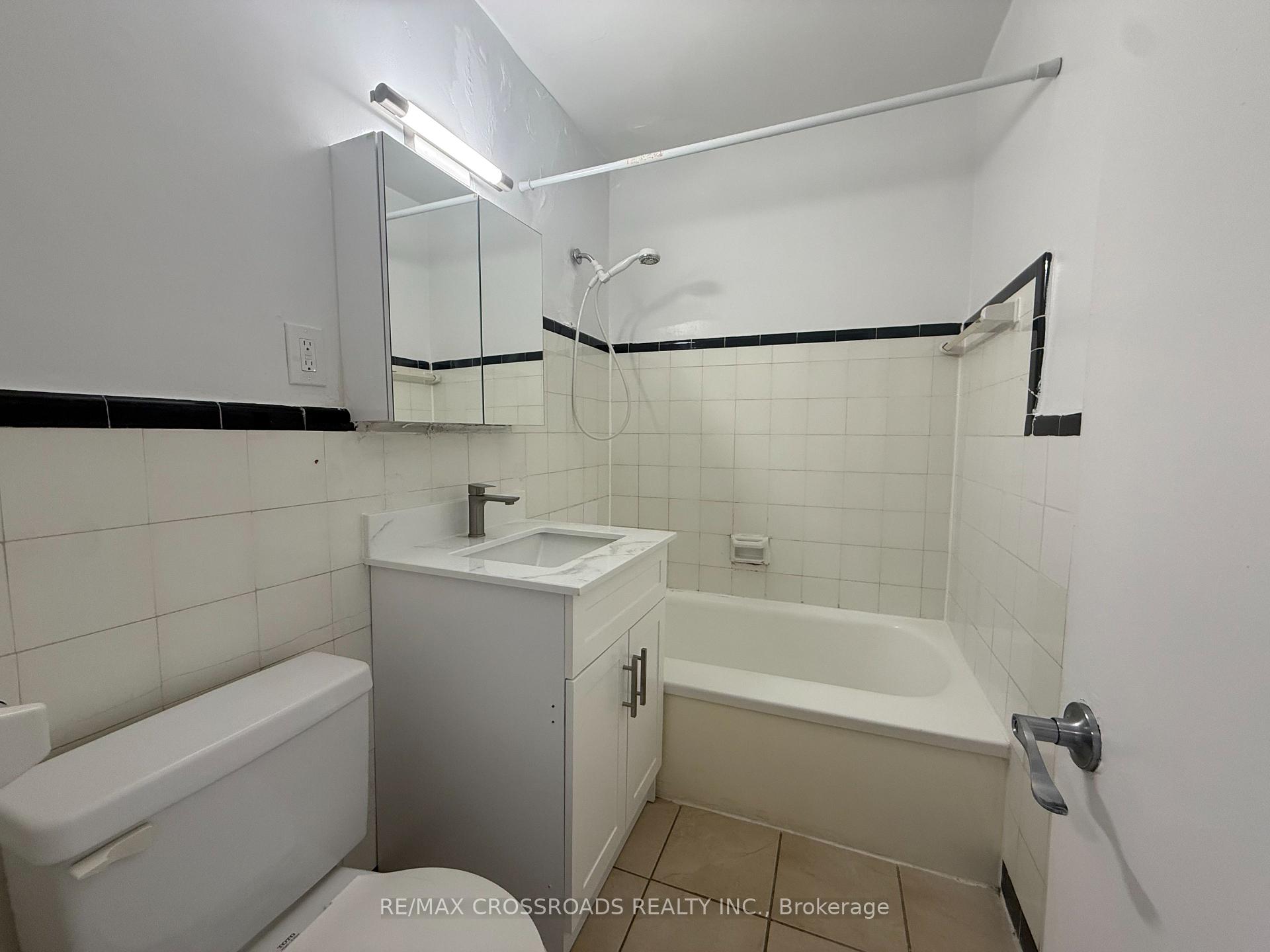Photo 10 of Unit 112, 2770 Yonge Street, Toronto, Lawrence Park South — HOMEH