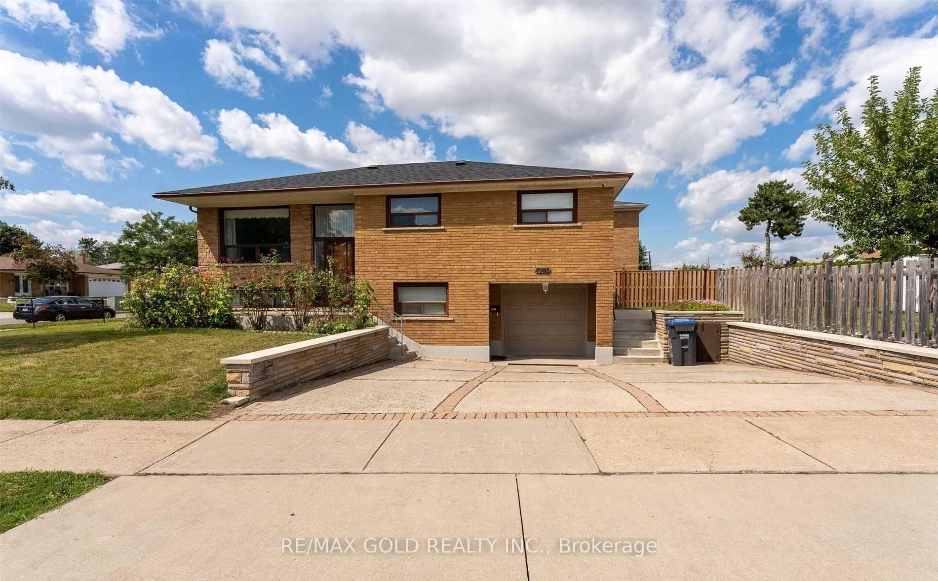 Photo 2 of 7305 Redstone Road, Mississauga, Malton — HOMEH