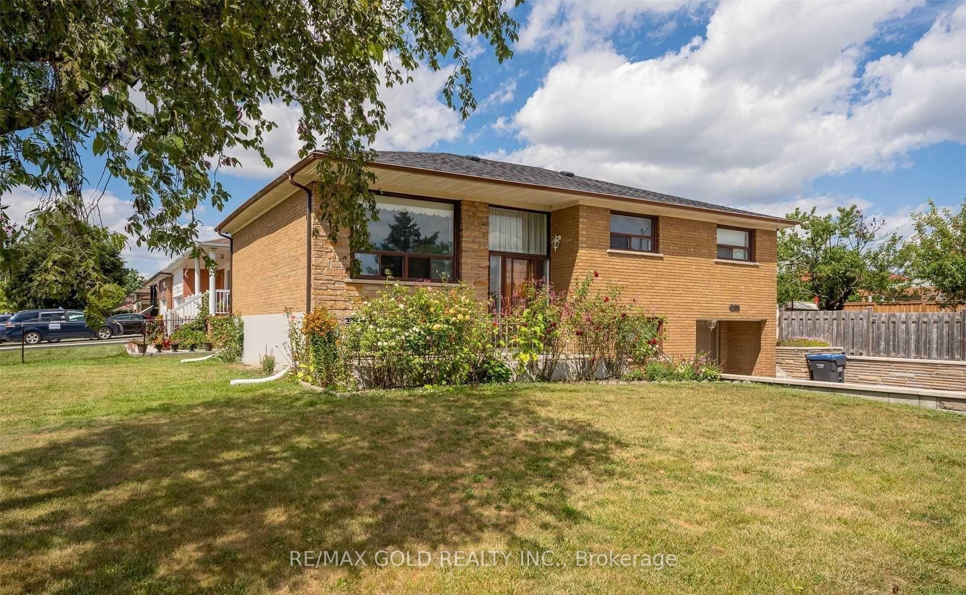 Photo 3 of 7305 Redstone Road, Mississauga, Malton — HOMEH