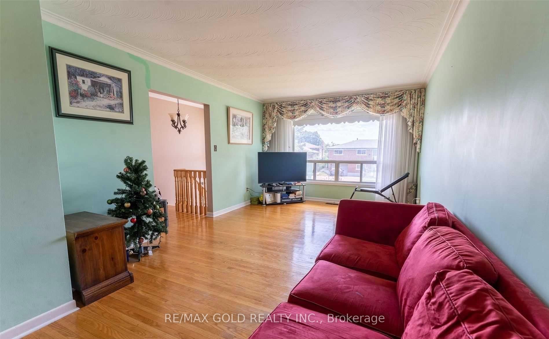 Photo 9 of 7305 Redstone Road, Mississauga, Malton — HOMEH