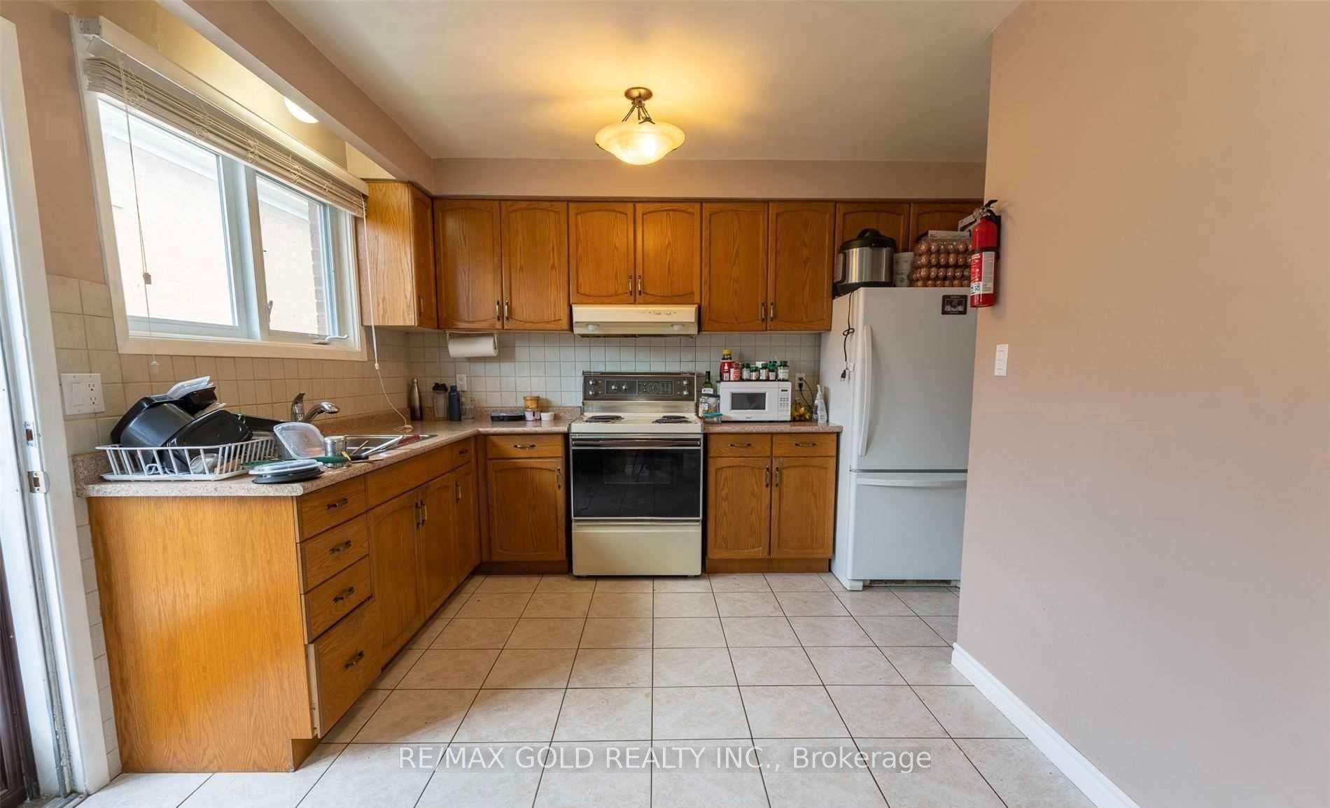 Photo 13 of 7305 Redstone Road, Mississauga, Malton — HOMEH